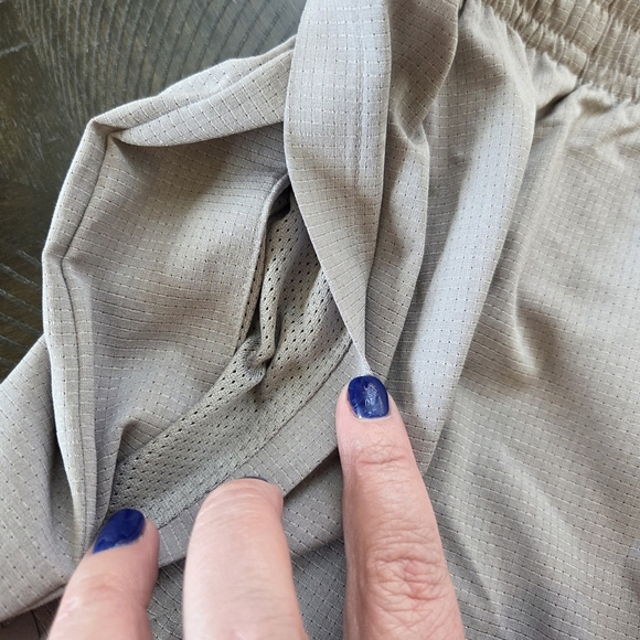 Under Armour Men's Extra Large XL UA Unstoppable Vented Gray Athletic Shorts New - Picture 5 of 11